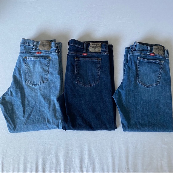 Wrangler Other - Lot of 3 Wranglers Relaxed Straight Stretch 38X30